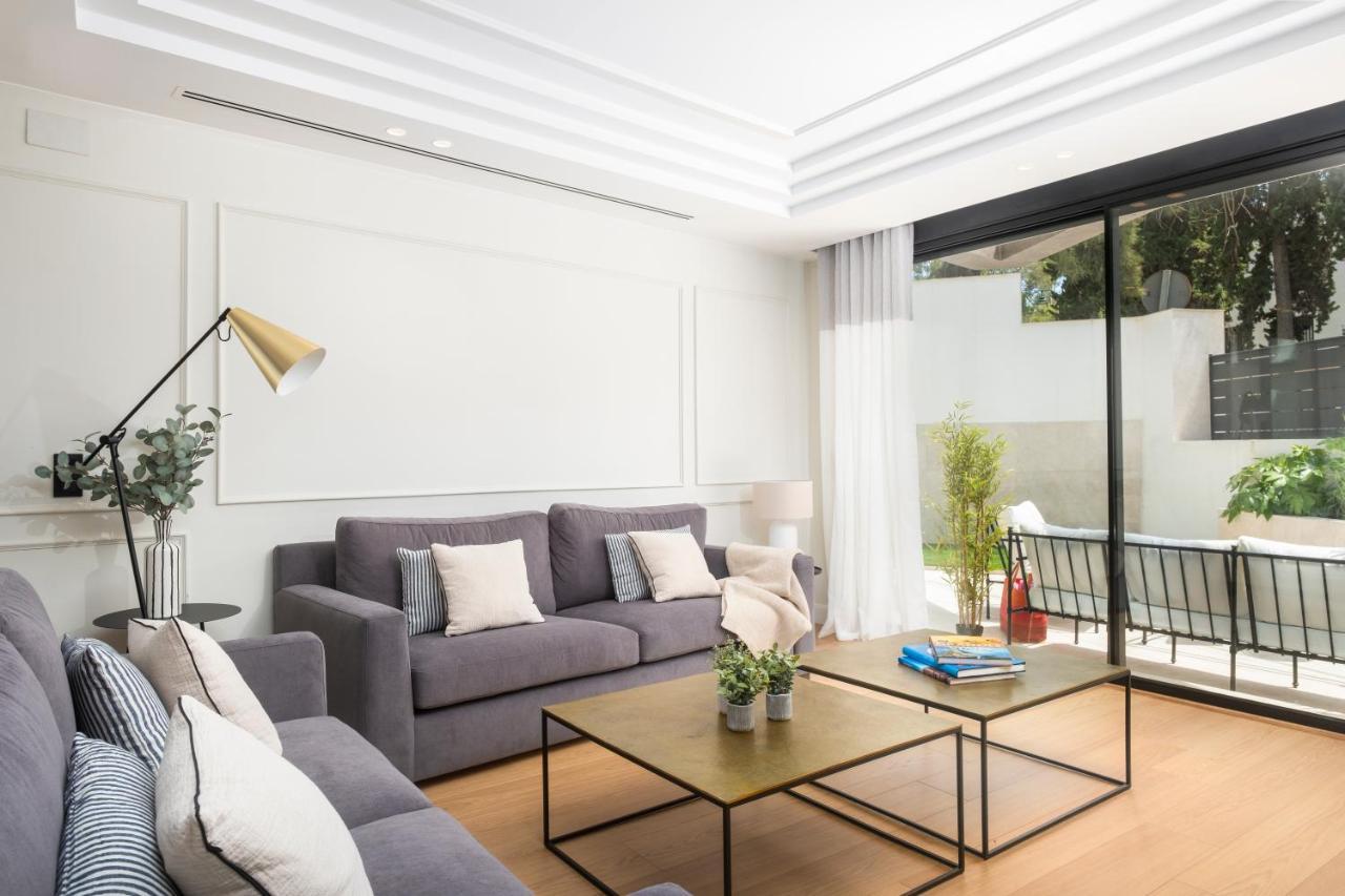 Apartamentos La Zagalilla Malaga Luaran gambar